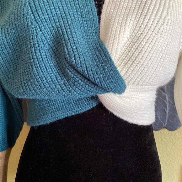 Zaful Mixed Knit Twist Front Crop Sweater - Picture 2 of 7